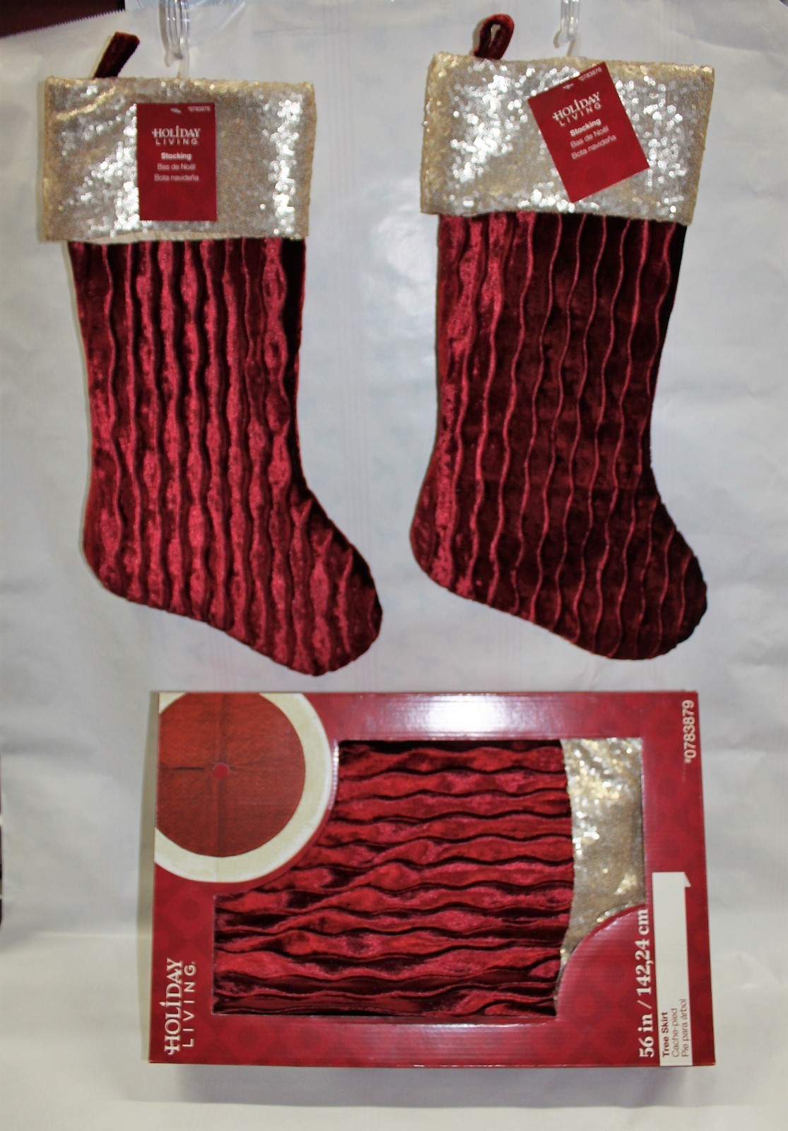 3-Set Red Velvet Tree Skirt & 2 Matching Stockings - Dazzling Christmas Tree 2 3-Set Red Velvet Tree Skirt & 2 Matching Stockings - Dazzling Christmas Tree - Image 2