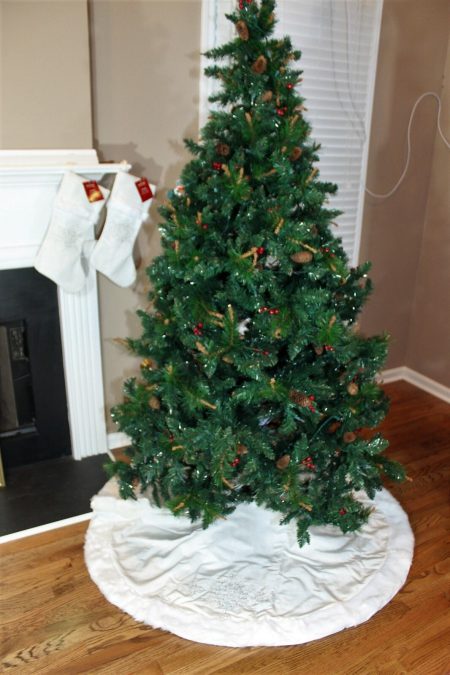 3-Set Beaded Snowflake Tree Skirt & 2 Stockings – Elegant White Christmas