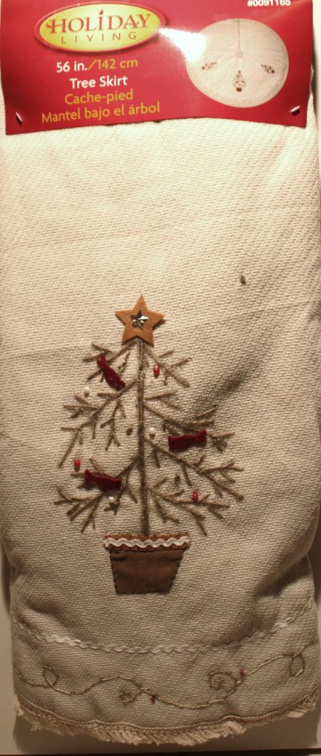 Traditional Christmas Tree Skirt – Classic Old-Fashioned Holiday Decor