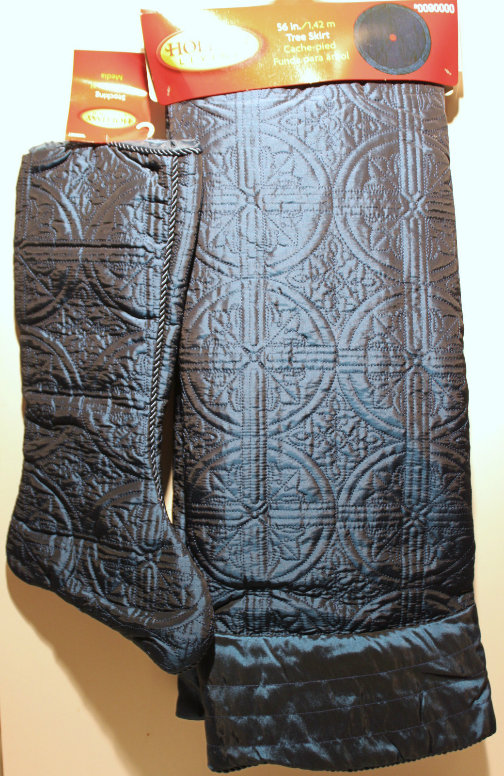 2-Set Dark Blue Matelassé Christmas Tree Skirt & Stocking – Elegant Holiday Decor 1 2-Set Dark Blue Matelassé Christmas Tree Skirt & Stocking – Elegant Holiday Decor