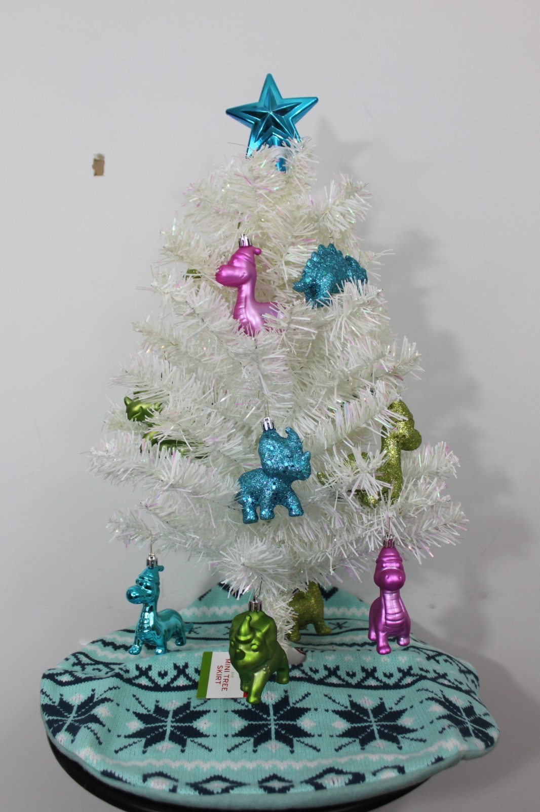 Dinosaur Mini White Christmas Tree Set 1 Dinosaur Mini White Christmas Tree Set