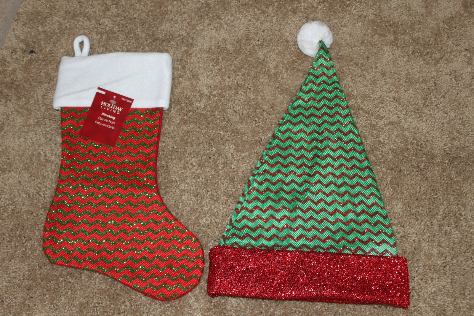 2-Set Sparkle Zigzag Stocking & Santa Hat – Red Green Christmas 1 2-Set Sparkle Zigzag Stocking & Santa Hat – Red Green Christmas